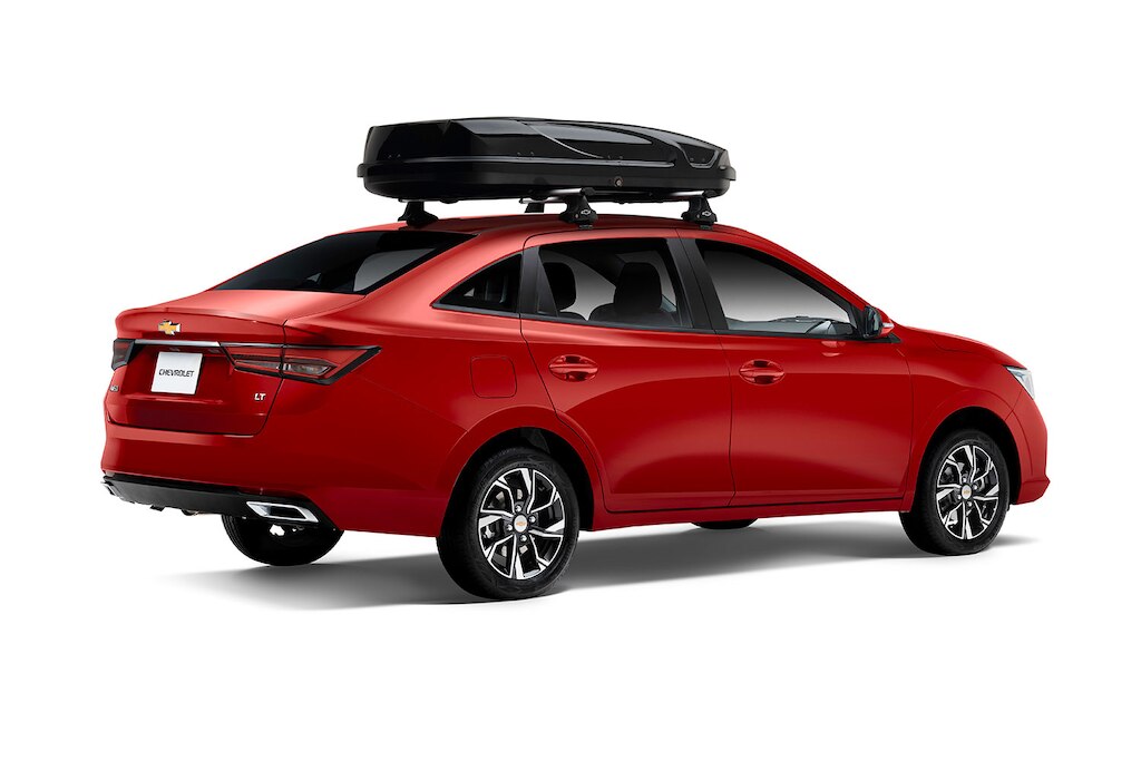 Conoce los 3 kits de accesorios originales para Chevrolet Aveo 2025 auto tipo sedán: Adventure, Appearance y Sport
